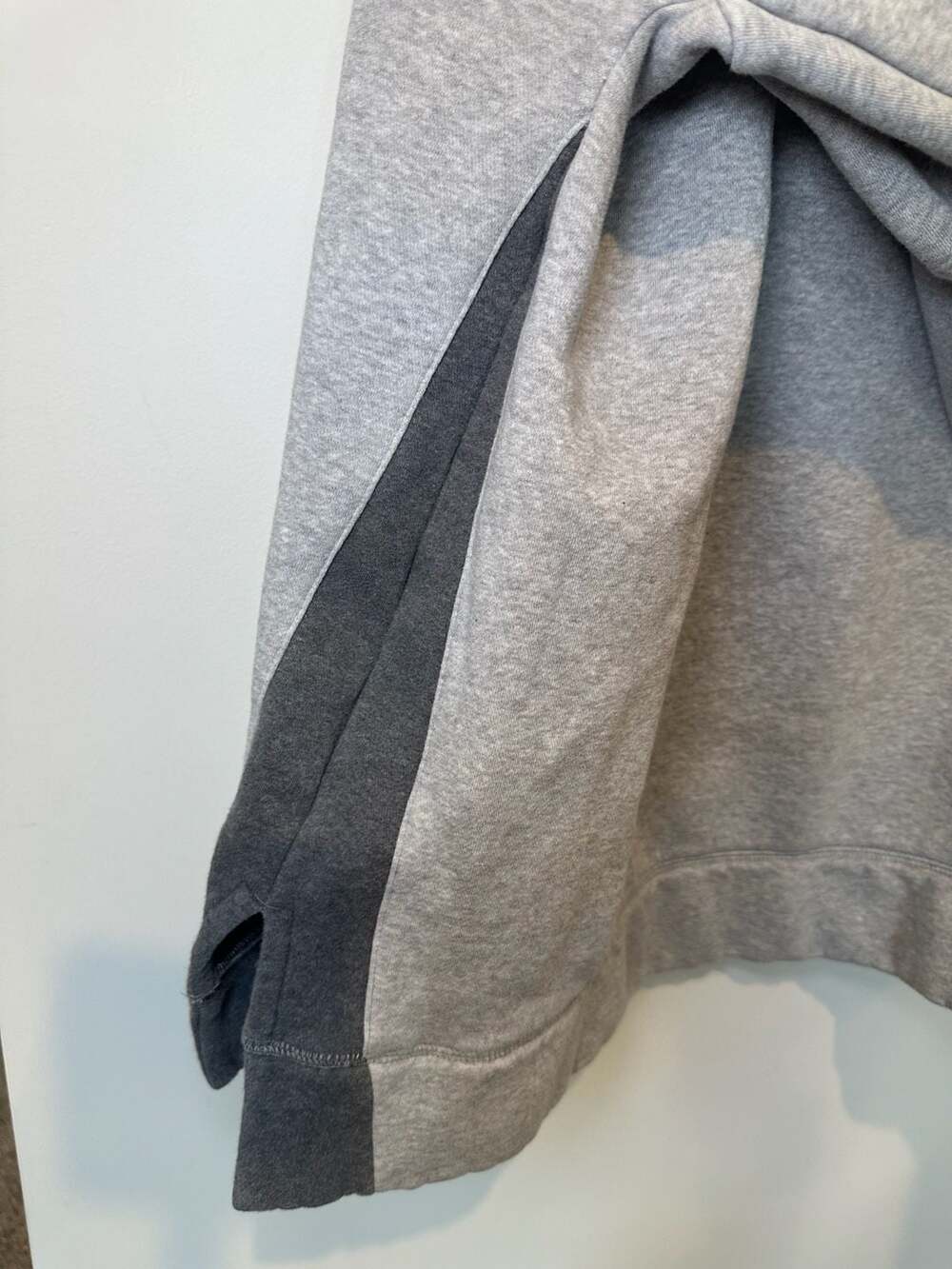 T by Talbots Gray and Dark Gray Contrast Trim Long Sleeve Pullover Sweatshirt XL - Picture 4 of 5
